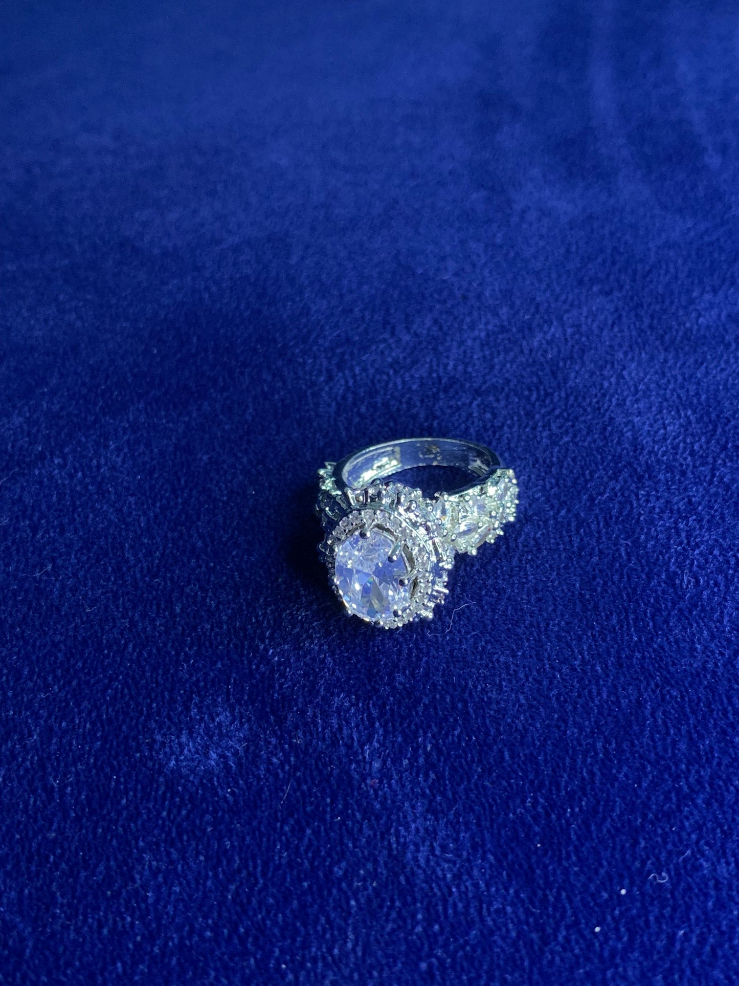 Stylish silver ring For Women with beautiful style